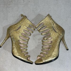 Stuart Weitzman Women’s Dressy Heels Size 9 M Gold Leather Going Out Party Fun